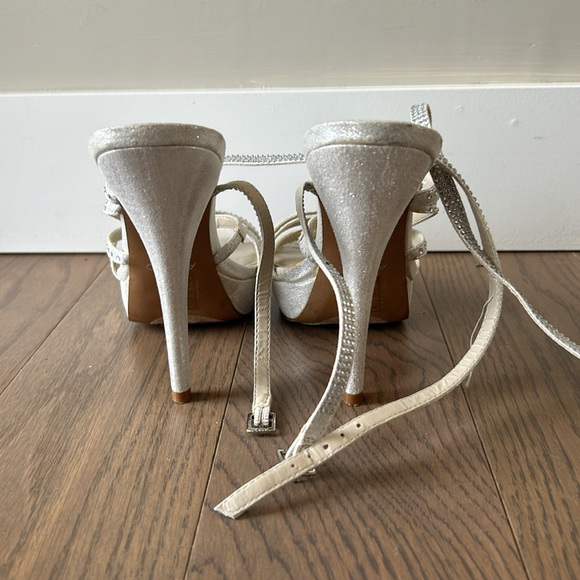 Silver high heels - Picture 4 of 5